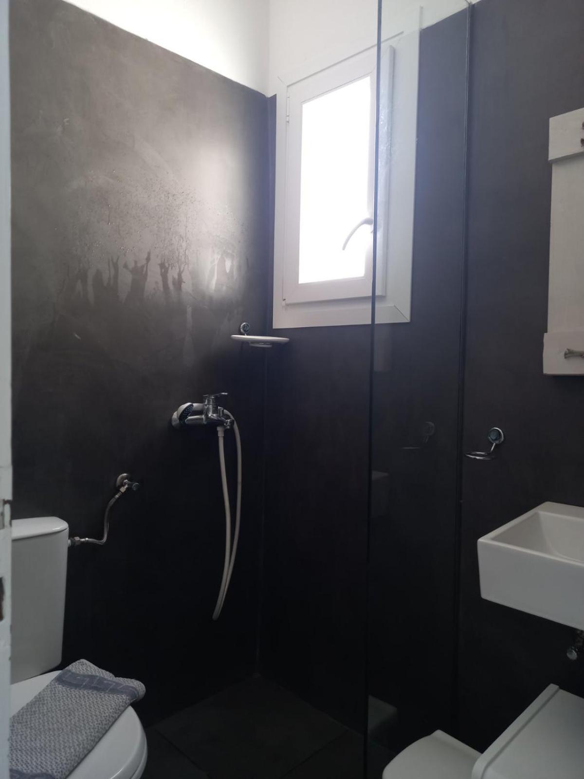 Three Harites Aparthotel Perissa  Bilik gambar